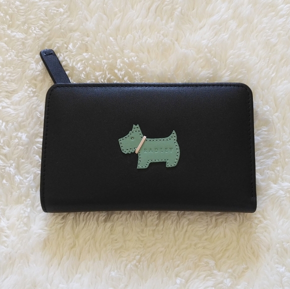 RADLEY LONDON Handbags - Radley London🇬🇧 Heritage Dog🐶 Medium Wallet